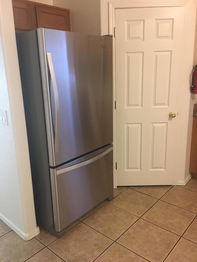 Building Photo - South Phoenix 4 Bed 2 Bath