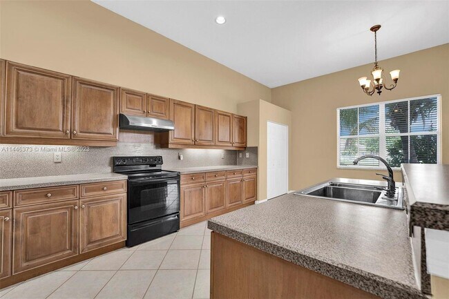Building Photo - 1636 Blue Jay Cir