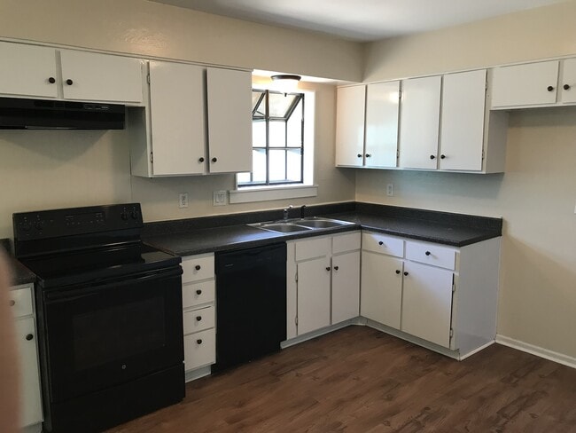 Building Photo - 5874 Castle Run Dr