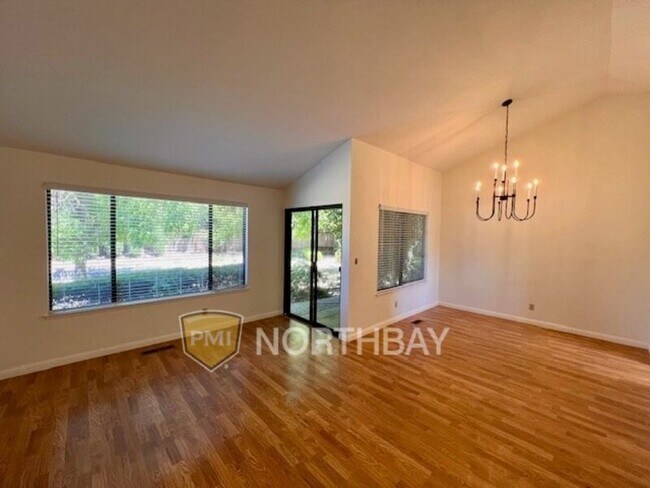 Building Photo - 3552 Larchmont Ct