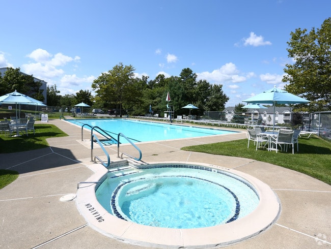 Spa/jacuzzi - East Mountain Apartments