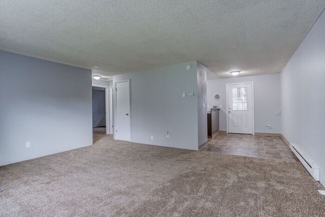 Building Photo - Court Yard Setting!! - Single Level 2 bdrm/1 bath