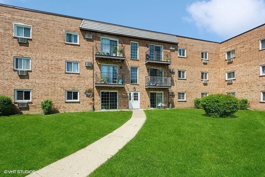 159 W Elk Trl Unit 157, Carol Stream, IL 60188 Condo for Rent in