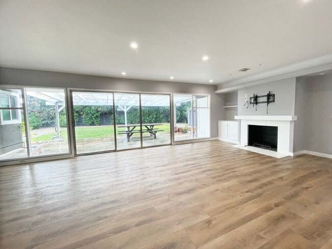 Building Photo - 6424 Blucher Ave