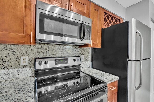 Photo - 2851 N Oakland Forest Dr House