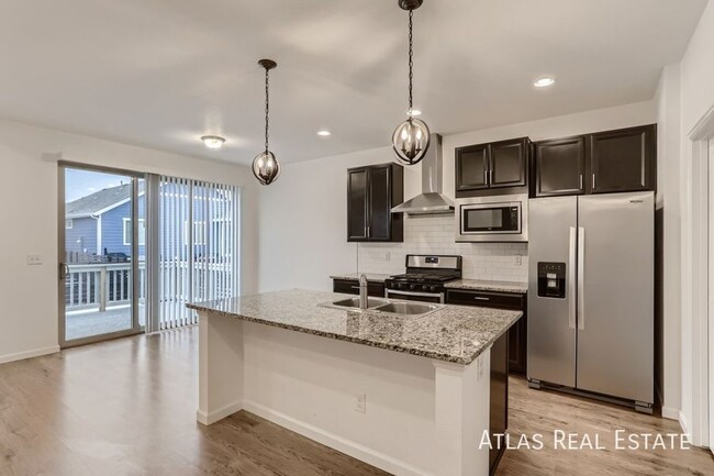 Building Photo - 4 WEEKS FREE RENT IF MOVED IN BY 10/31!  |...