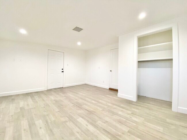 Building Photo - 13644 Terra Bella St Arleta, CA 91331