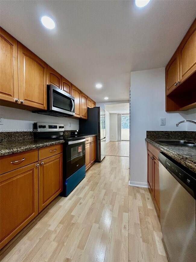 Foto del edificio - 7451 NW 16th St