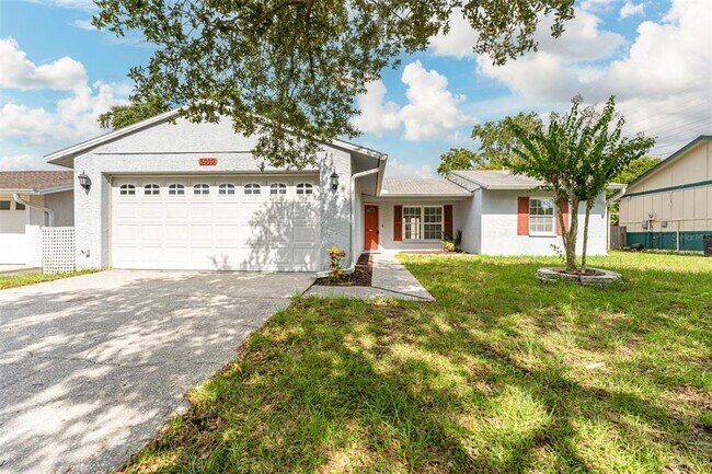 Foto del edificio - 5010 Larch Ln