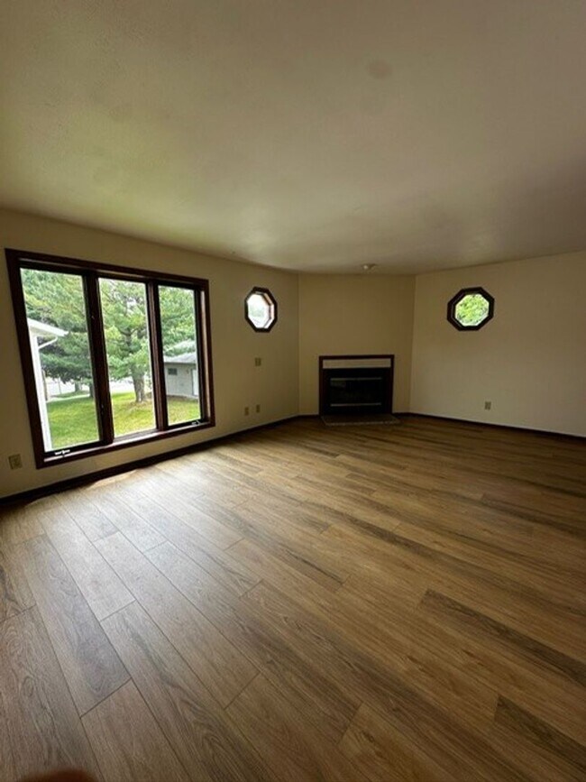Foto del edificio - 3 bed/2 bath West Side Townhome