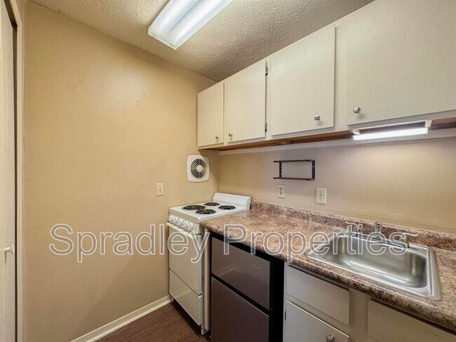 Building Photo - 608 John Paul Jones Dr