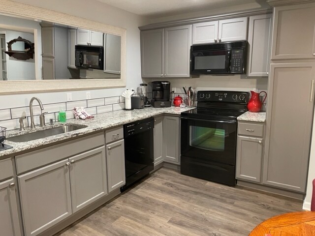kitchen with granite counter - 28522 W 160th Ter