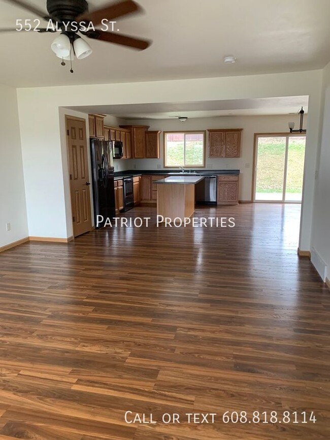 Foto del edificio - 4 bed/2 bath Duplex in Tomah, WI