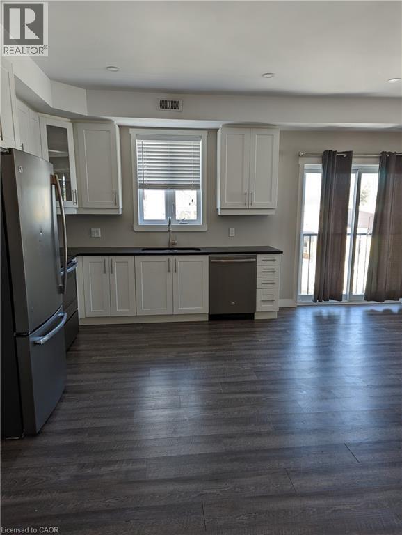 Building Photo - 320 Waterloo St