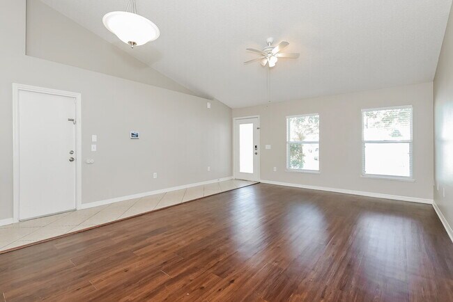 Building Photo - 225 Cranbrook Dr