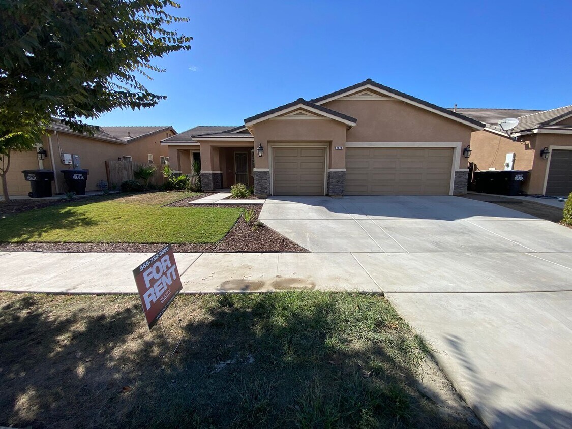 Primary Photo - SE Visalia home Available Now!
