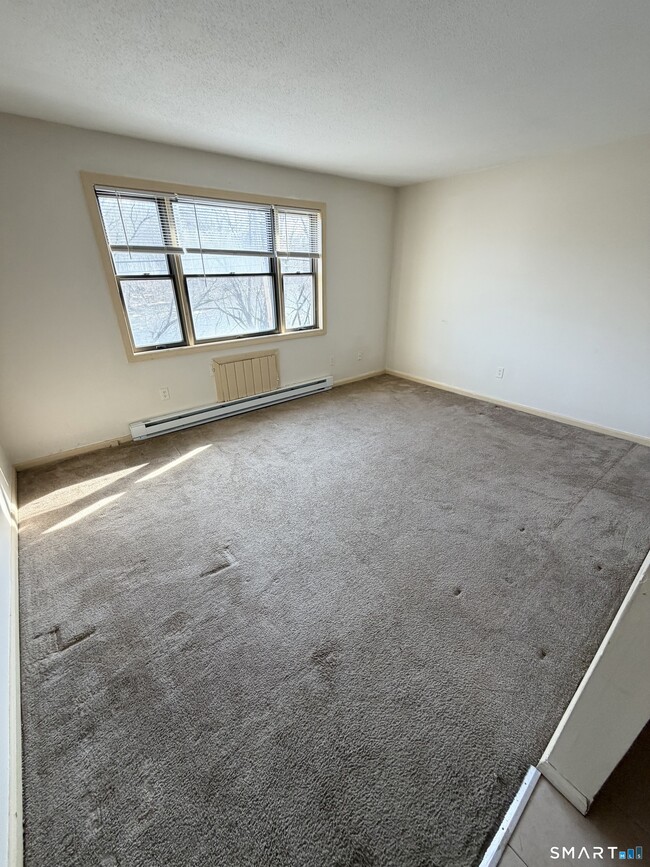 Building Photo - 33 River St