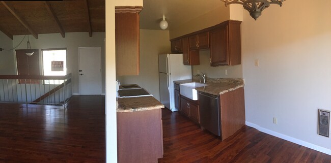 Kitchen - 1027 Miramonte Dr