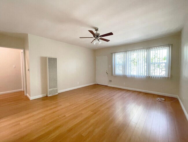 living room - 1339 Franklin St