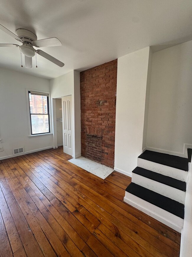 Building Photo - 2br Bloomfield townhome
