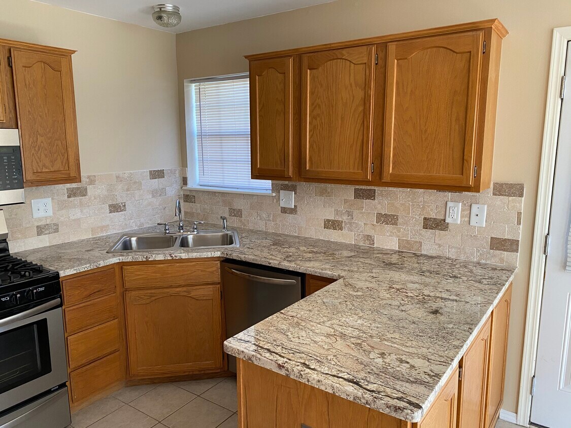 Foto principal - 6903 Silver Oak Dr