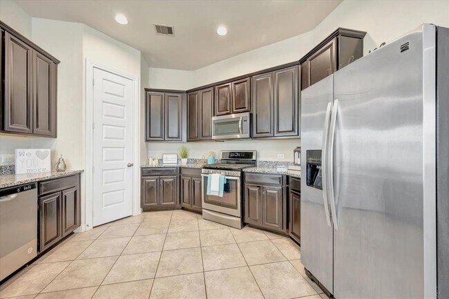 Building Photo - 12615 Hartford Bluff Ct