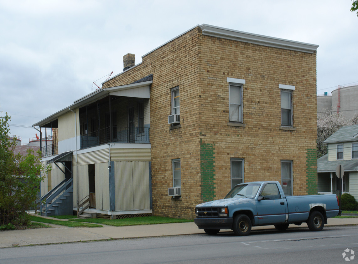 Primary Photo - 838 Daisy St