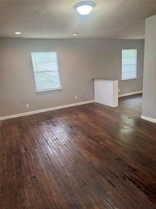 Building Photo - 7915 Flintridge Dr