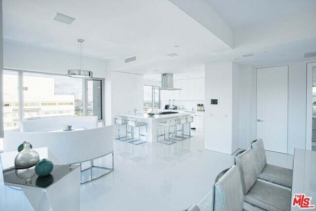 Foto del edificio - 10727 Wilshire Blvd