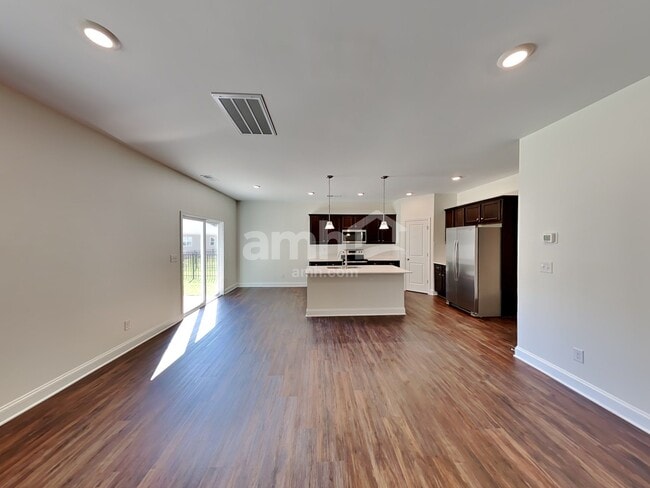 Foto del edificio - 7424 Garrett Ct