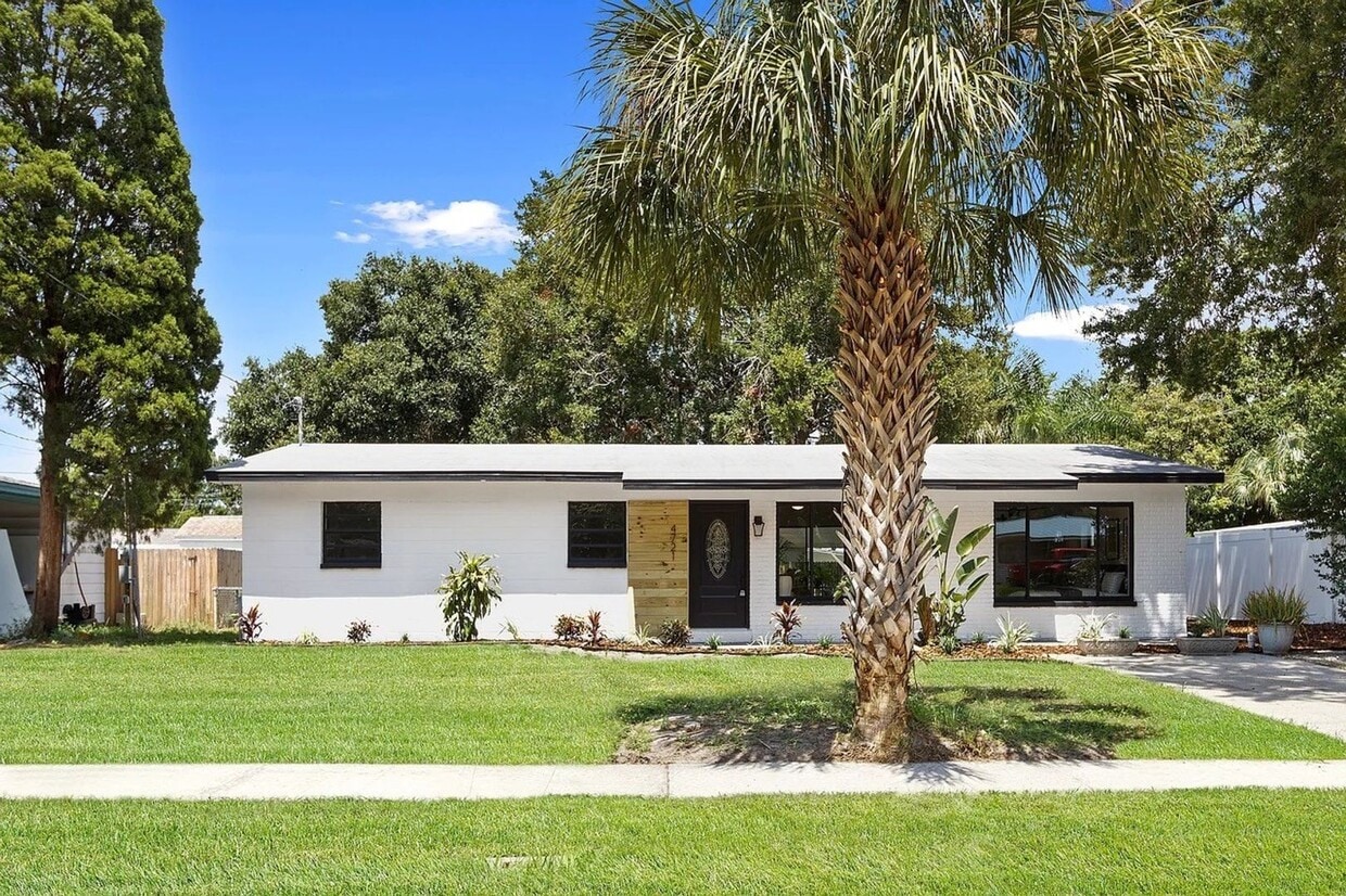 WELCOME TO YOUR NEW BRIGHT CHEERFUL UPDATED HOME - WELCOME TO YOUR NEW BRIGHT CHEERFUL UPDATED HOME