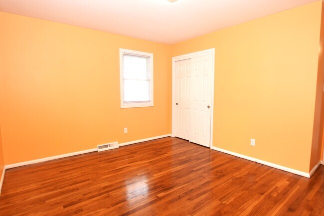 Foto del edificio - 5566 Walker Rd