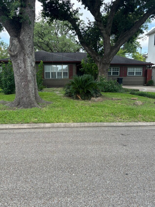 Primary Photo - 5564 Aspen St