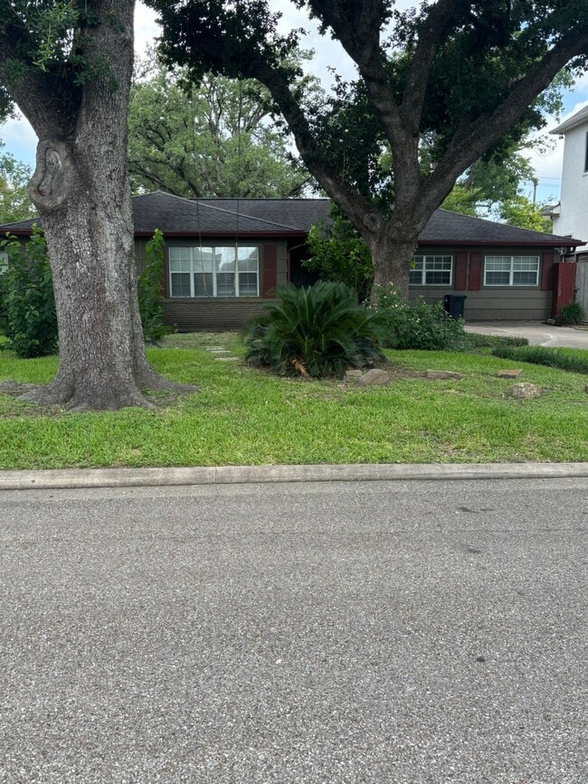Building Photo - 5564 Aspen St