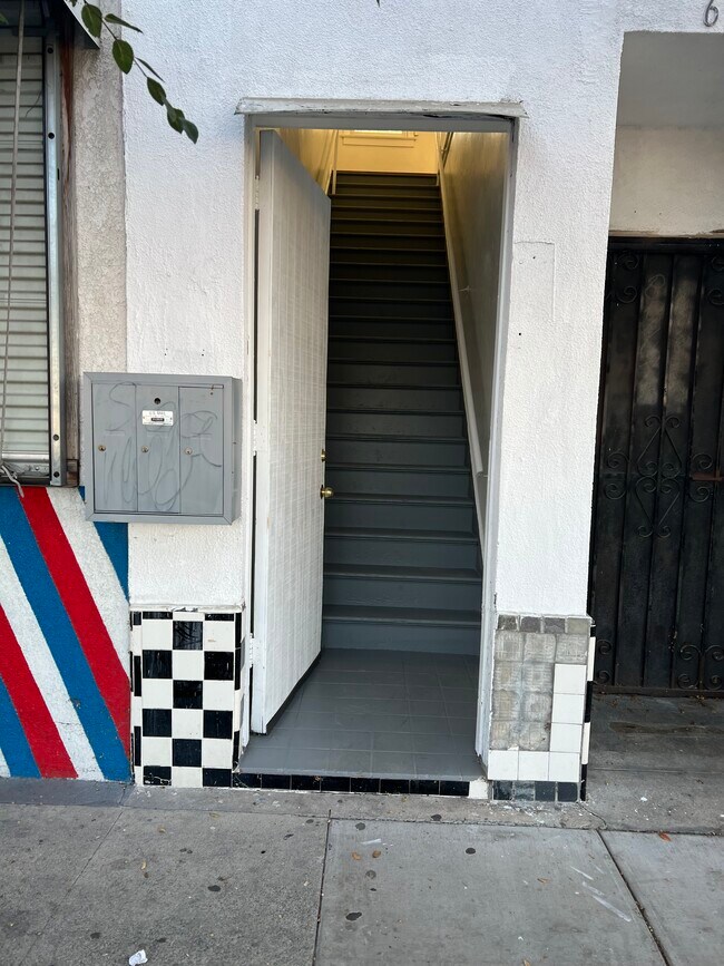 Foto del edificio - 6403 S Vermont Ave