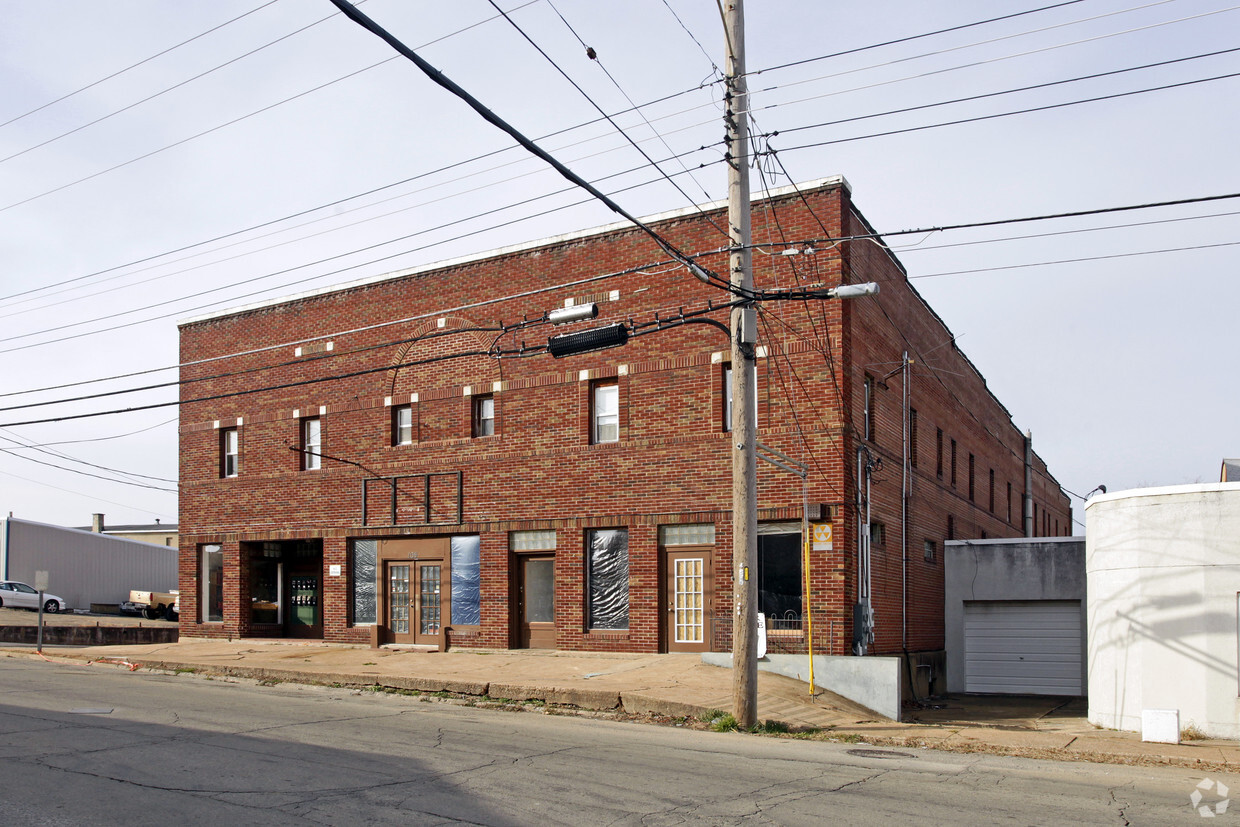 Building Photo - 105 N Division St