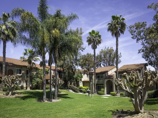 Patio al aire libre - Eucalyptus Grove Apartments