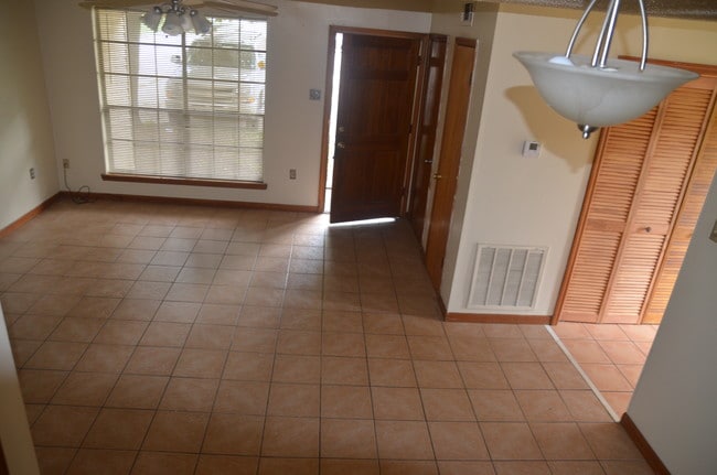 Building Photo - 3535 Yorkfield Dr