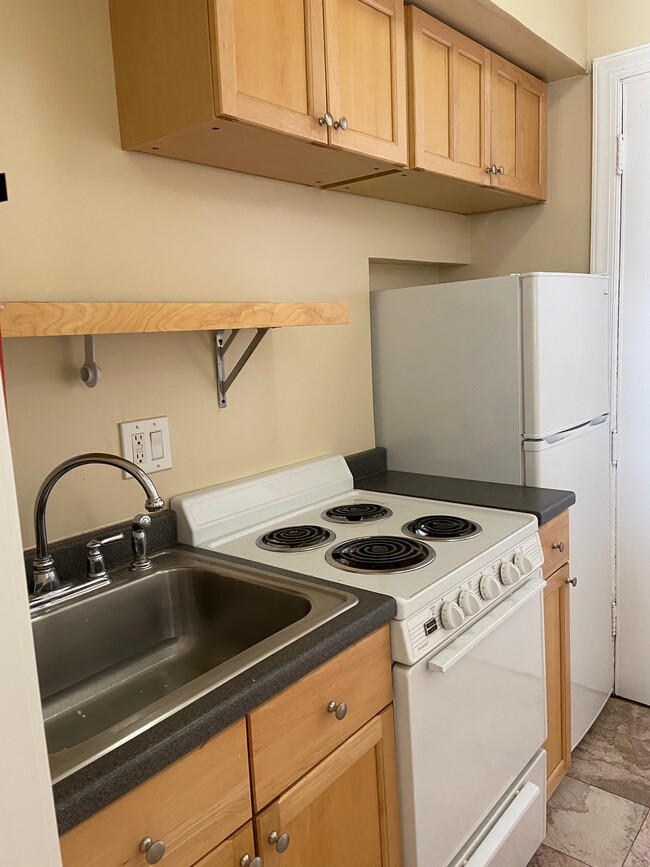 Kitchen - 1435 N St NW