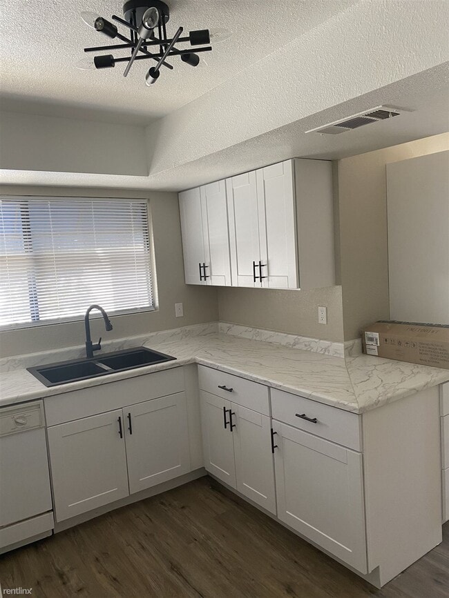 Building Photo - 2 br, 2 bath Condo - 2643 Red Rock Street 201