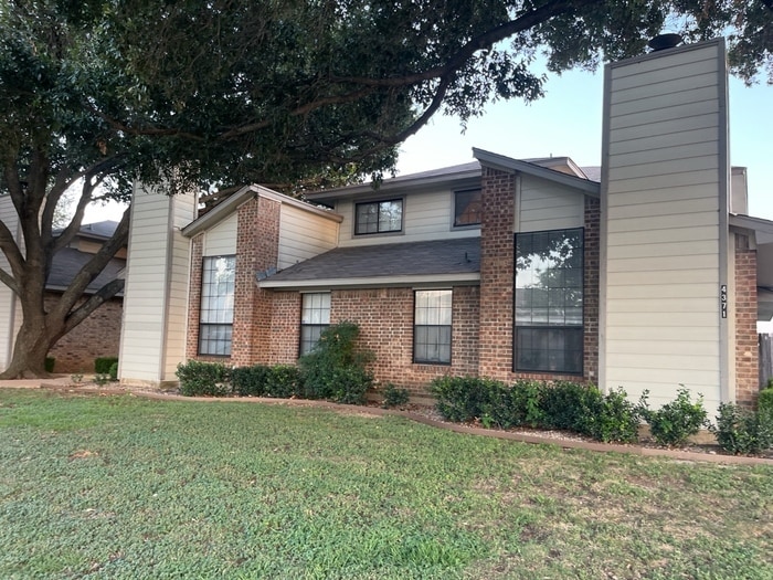 Remodeled 2 bedroom townhouse with loft ! - Remodeled 2 bedroom townhouse with loft !