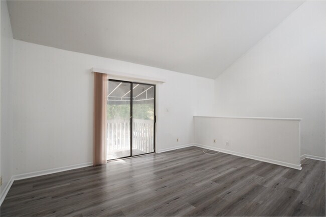 Foto del edificio - 801 Burcale Rd