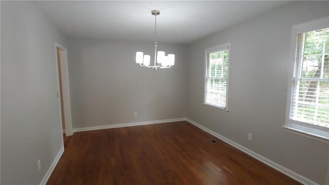 Building Photo - 316 Creekbend Dr
