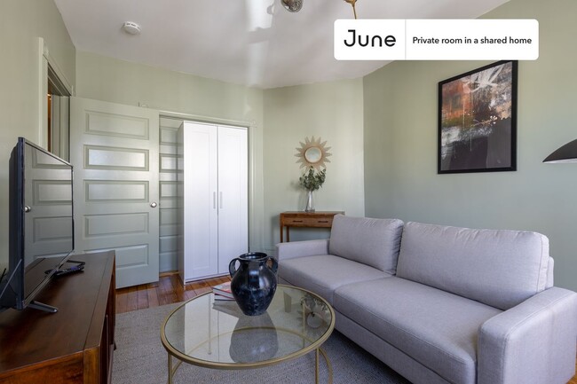 Building Photo - Private bedroom in 4 bed/1 bath Home
