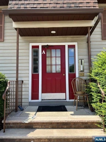 Building Photo - 385 Midland Ave