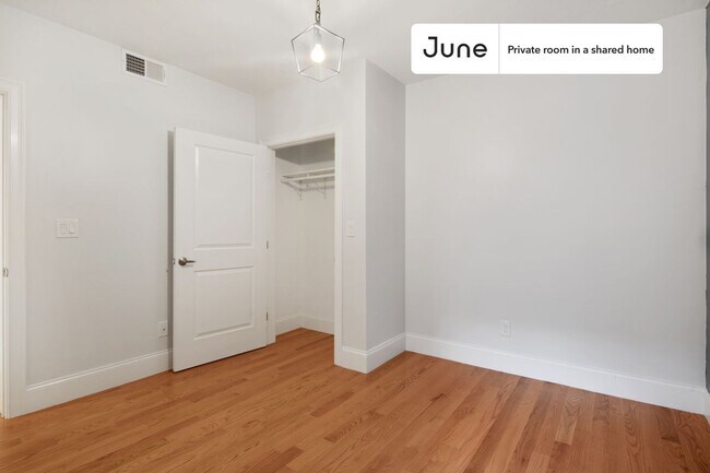 Foto del edificio - Room in Shared 5 bed/2 bath home in Allston