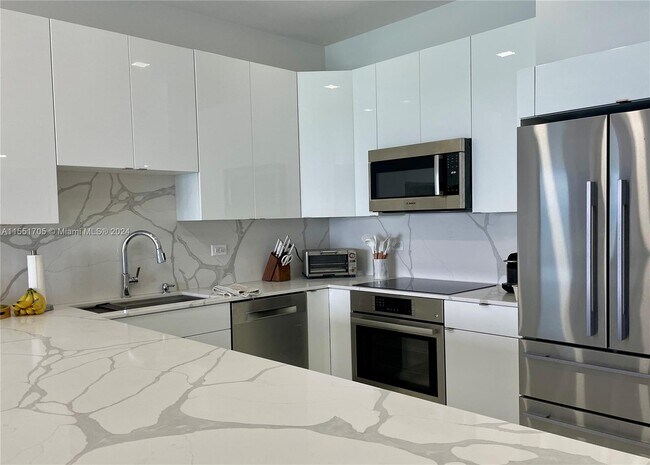 Foto del edificio - 5701 Collins Ave
