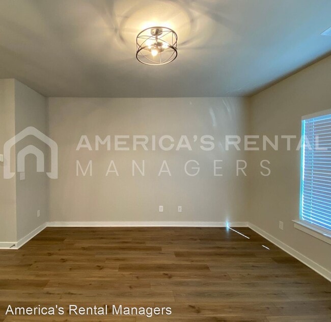 Building Photo - 3 br, 2 bath House - 212 Buckhorn Circle