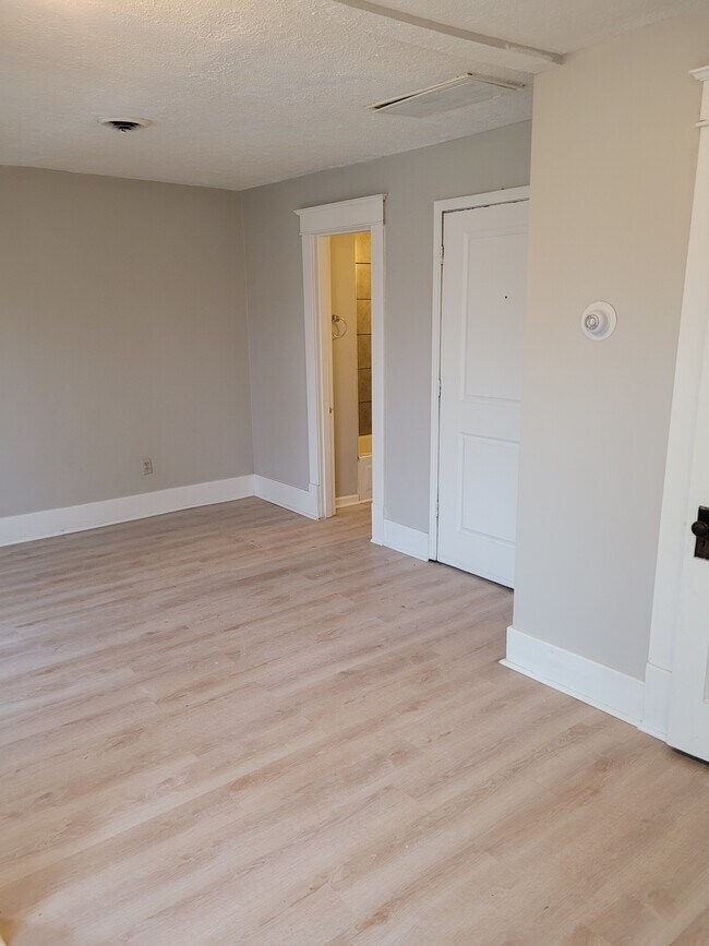 Building Photo - 2559 Slevin St