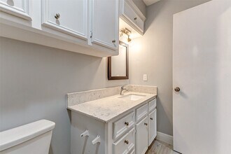 Building Photo - 1727 Cloister Dr